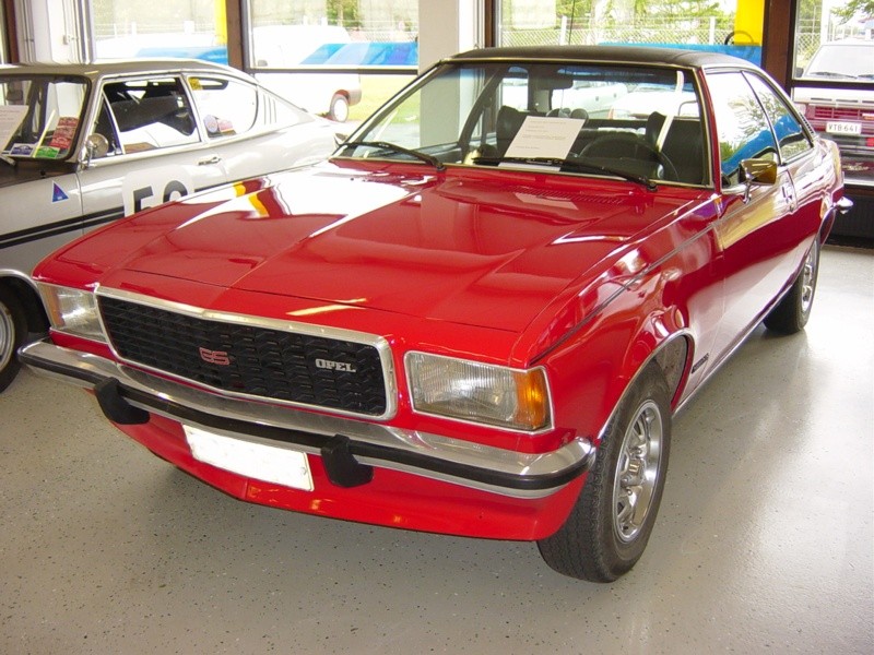 RekordC Coupe ja Opel CommodoreB GS Coupe